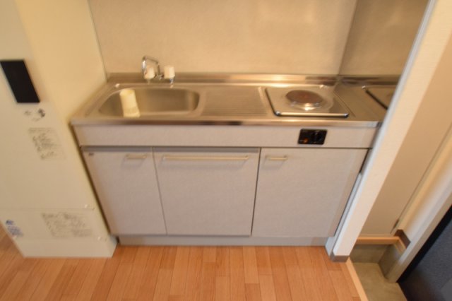 キッチン　給湯設備蛇口をひねればいつでもお湯がでます。