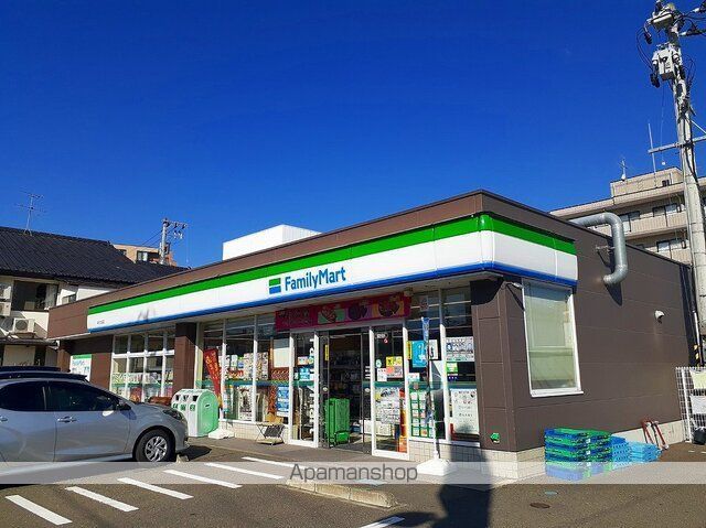 コンビニ　ファミリーマート泉七北田店（コンビニ）まで800m