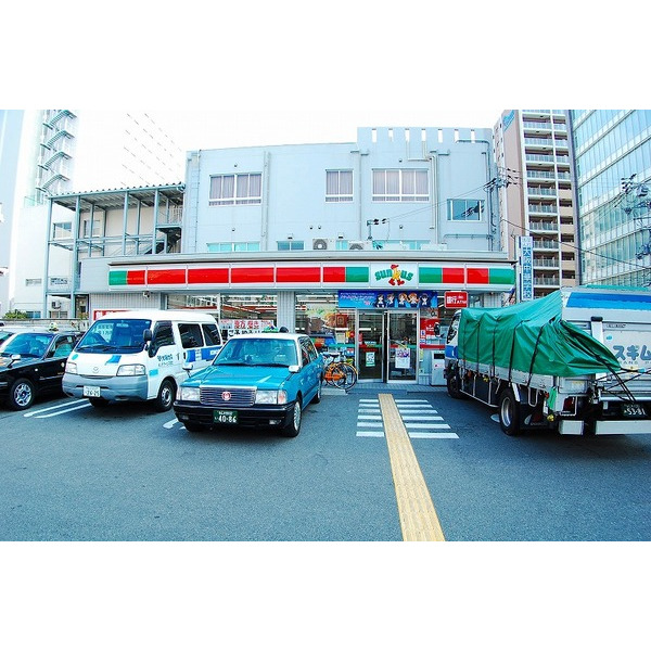 コンビニ　サンクス大国町駅前店（コンビニ）まで59m