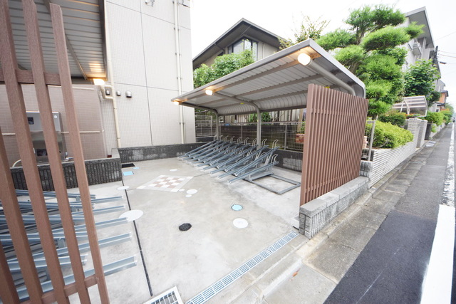 その他共有部分　～自転車はこちらに～