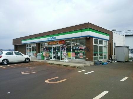 コンビニ　ファミリーマート長岡高見町店（コンビニ）まで595m