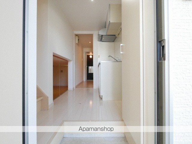 地下鉄七隈線 渡辺通駅 徒歩15分 2階建 築16年の玄関写真