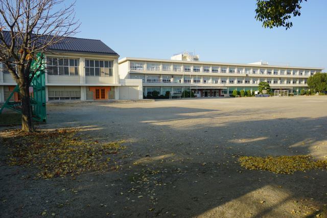 小学校　豊川市立小坂井西小学校（小学校）まで1577m