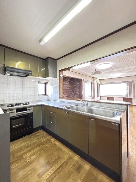 竹原戸建のキッチン写真