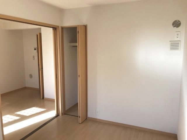 コンフォール日吉の居間写真