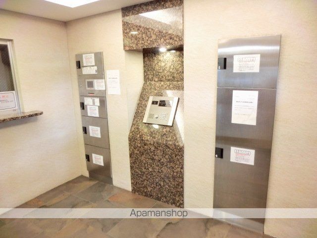 地下鉄御堂筋線 西中島南方駅 徒歩7分 8階建 築21年の外観写真