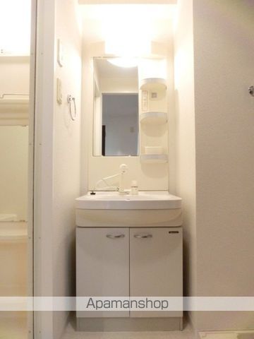 地下鉄御堂筋線 西中島南方駅 徒歩7分 8階建 築21年の内装写真