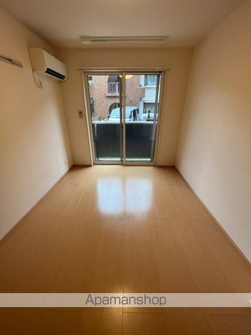 都営大江戸線 東中野駅 徒歩6分 3階建 築12年の居間写真