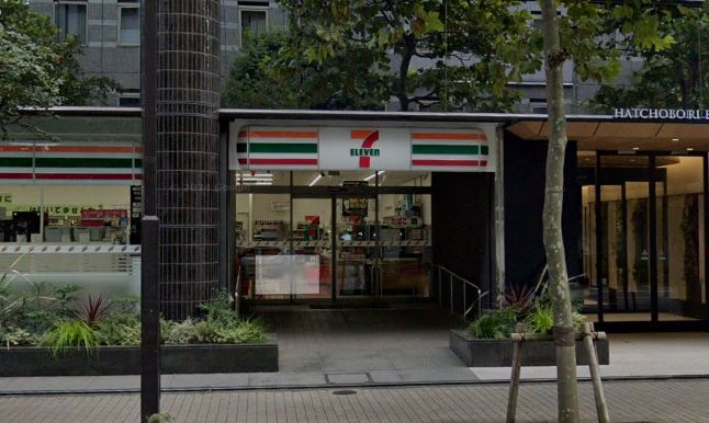 コンビニ　セブンイレブン八丁堀2丁目店（コンビニ）まで126m