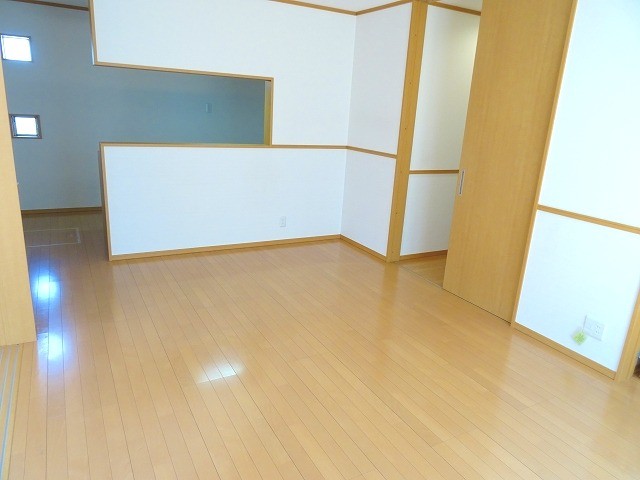 ＪＲ東海道本線 高槻駅 徒歩18分 2階建 築14年の居間写真
