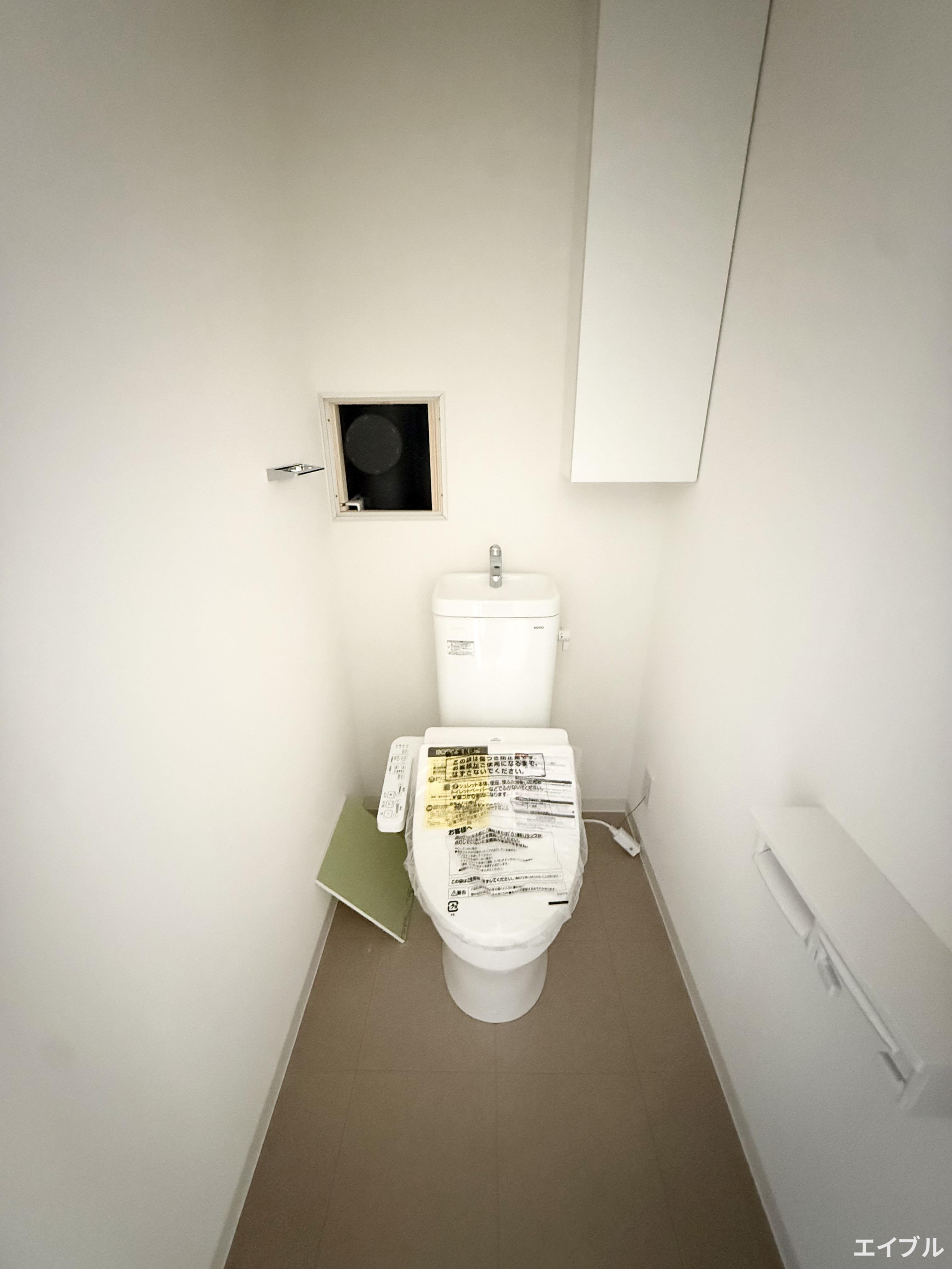 トイレ　建築中。写真はモデルル－ム