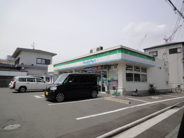 コンビニ　ファミリーマート堺中長尾町店（コンビニ）まで299m
