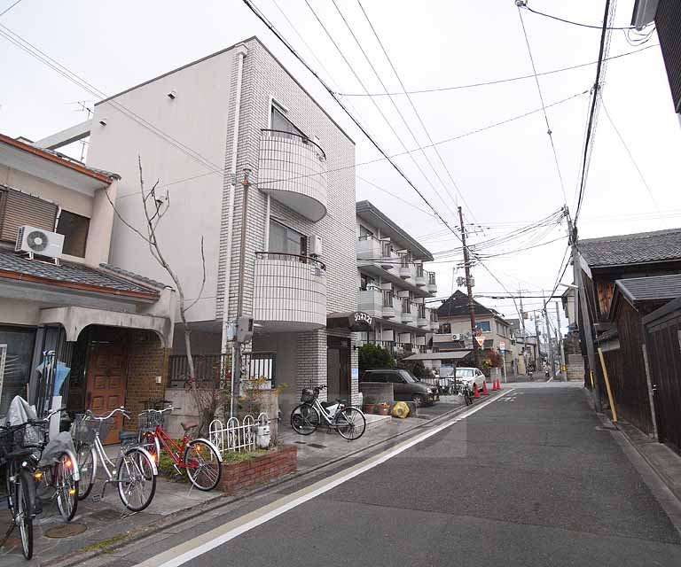 その他　前の道路です。