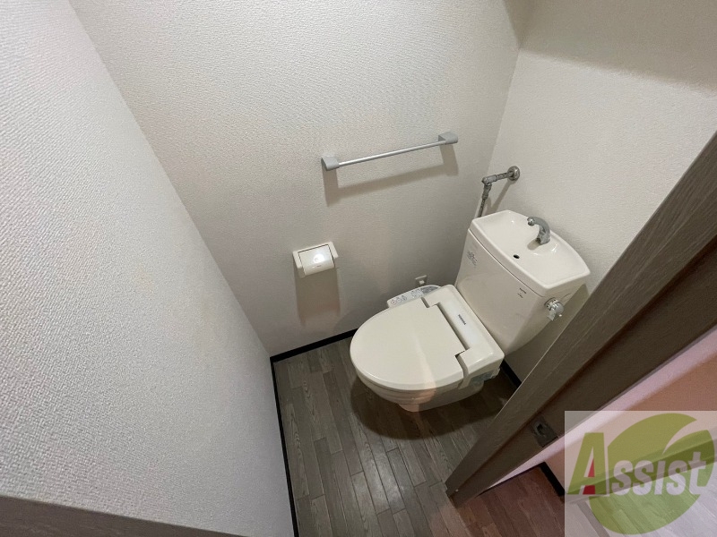 トイレ　こちらはトイレです。清潔感があり、安心して使用できます。