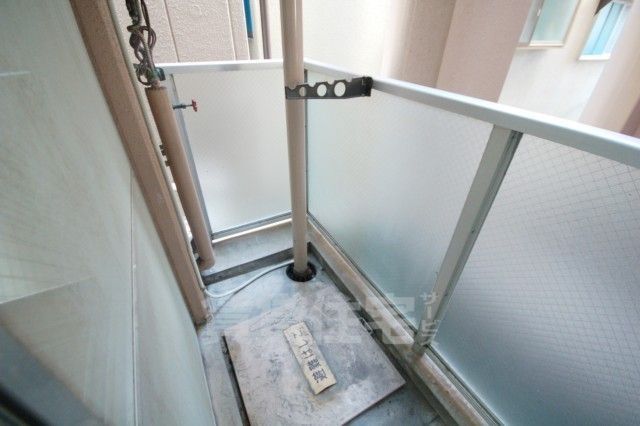 地下鉄御堂筋線 中津駅 徒歩11分 6階建 築42年の内装写真