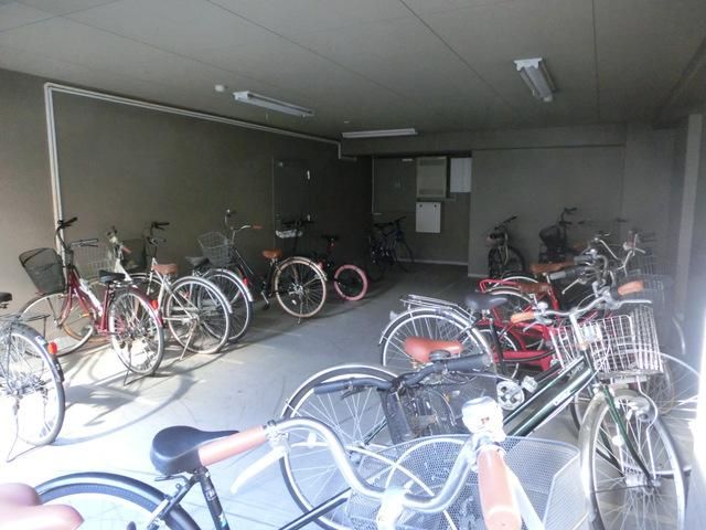 その他共有部分　屋根付きの駐輪場