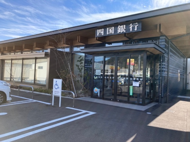 銀行　四国銀行一宮支店（銀行）まで966m