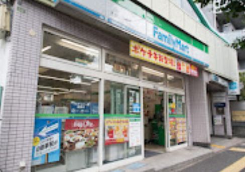 コンビニ　ファミリーマート本駒込駅前店（コンビニ）まで183m