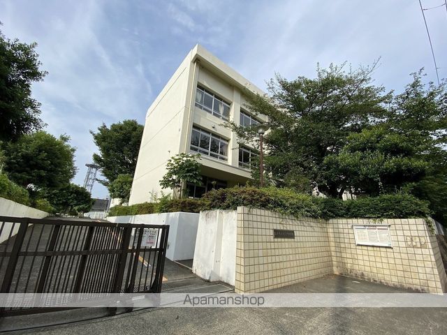 中学校　藤沢市立滝の沢中学校（中学校）まで663m