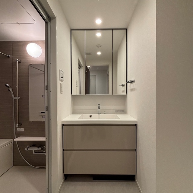 洗面設備　※写真は同タイプ住戸です。