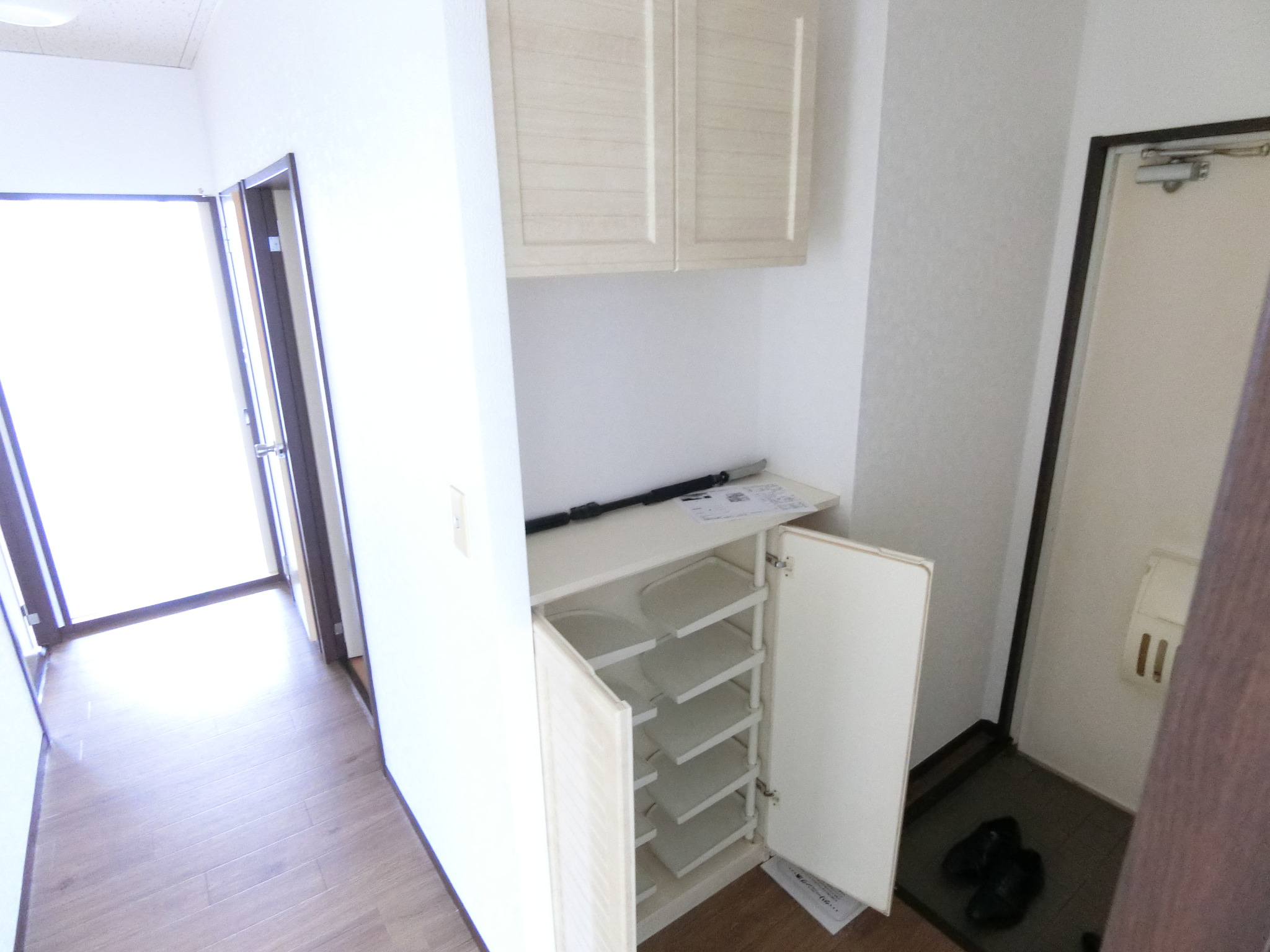 第2サンビレッジアサノD棟の玄関写真