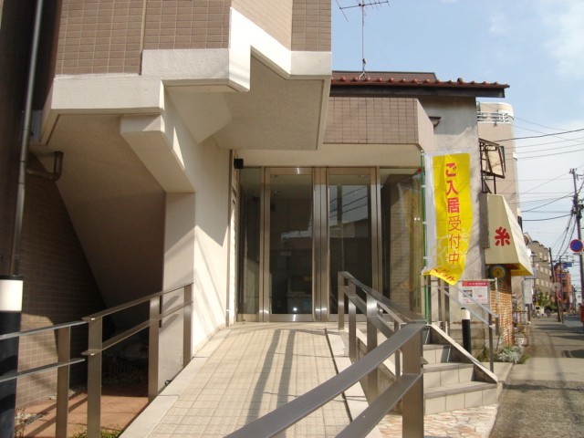 エントランス　雰囲気のあるエントランスですね