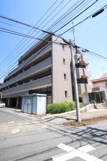 建物外観　鉄筋コンクリートのしっかりした外観です♪