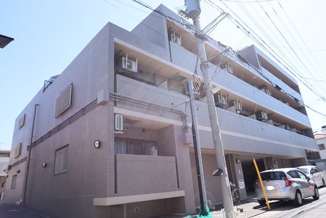 建物外観　オートロック付きで防犯面安心です♪