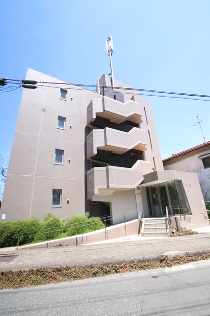 建物外観　４階建て全２９住戸のマンション