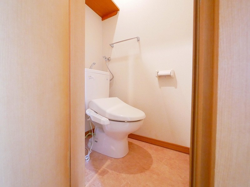 トイレ　清潔感のあるウォシュレット付きのトイレです♪