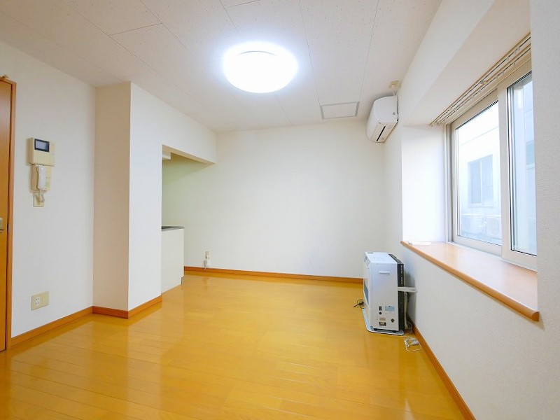 居室・リビング　温かみのある内装のお部屋です♪