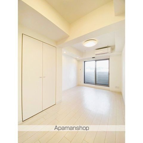 Beverly Homes 赤塚公園IIの居間写真