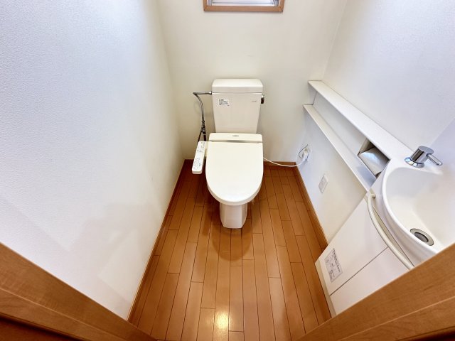 とさでん交通後免線 知寄町二丁目駅 徒歩2分 3階建 築23年のトイレ写真
