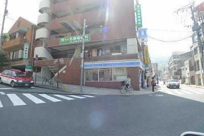 コンビニ　ローソンセントポール通店（コンビニ）まで897m