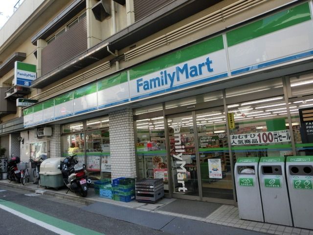 コンビニ　ファミリーマート（コンビニ）まで640m