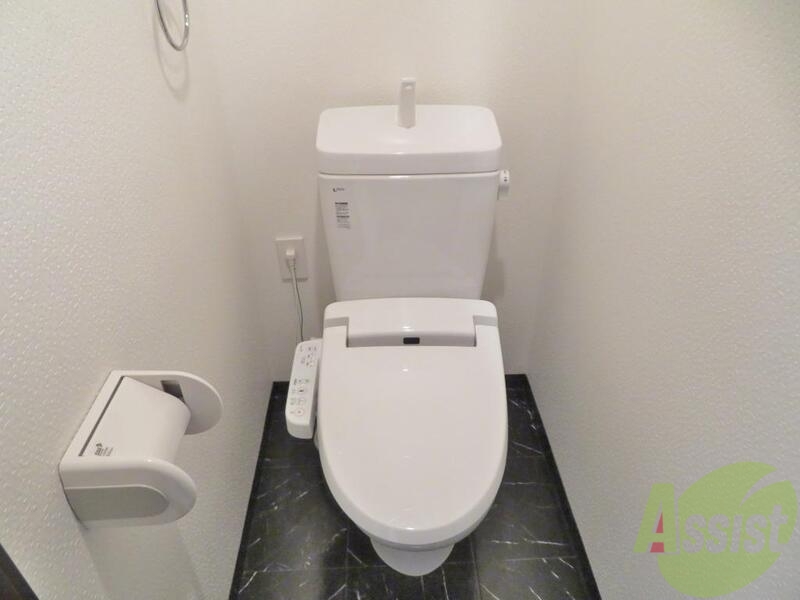トイレ　トイレはシンプルかつオーソドックスですが清潔感があります。