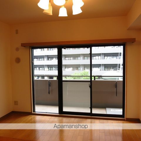 ドラゴンマンション町田参番館の居間写真