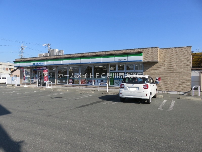 コンビニ　ファミリーマート豊橋瓜郷前川店（コンビニ）まで451m