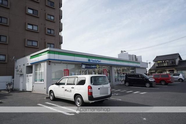 コンビニ　ファミリーマート（コンビニ）まで214m