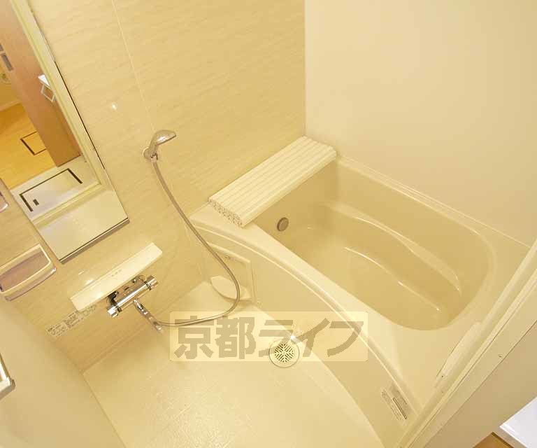 バス・シャワールーム　広々とした浴室です。