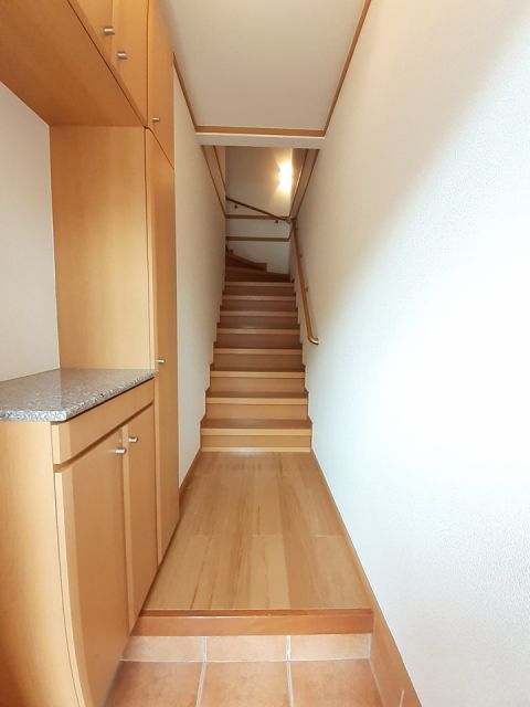 ＪＲ芸備線 戸坂駅 徒歩18分 2階建 築22年の玄関写真