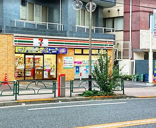 コンビニ　セブンイレブン高田馬場小滝橋店（コンビニ）まで300m