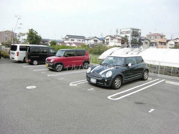 駐車場　敷地内駐車場！