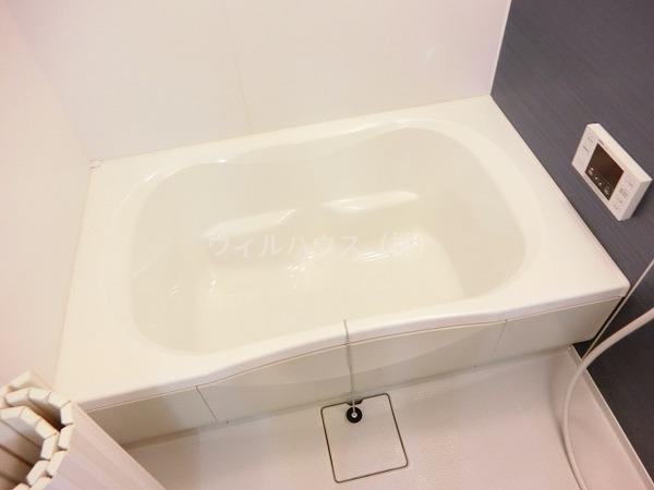 バス・シャワールーム　浴室乾燥機、追い焚き機能付きバス！