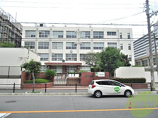 小学校　大阪市立新東三国小学校（小学校）まで527m