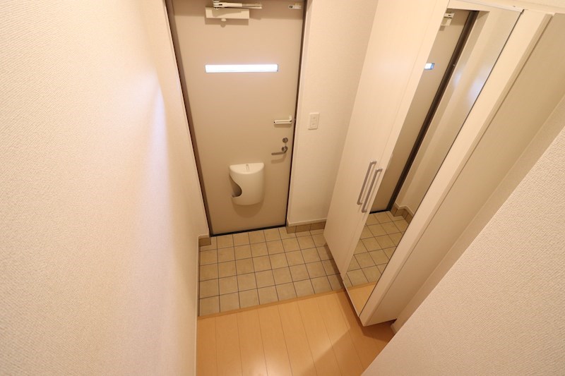 近鉄橿原線 田原本駅 徒歩5分 2階建 築13年の玄関写真