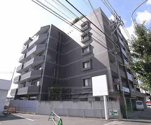 建物外観　７階建てのがっちりマンション！