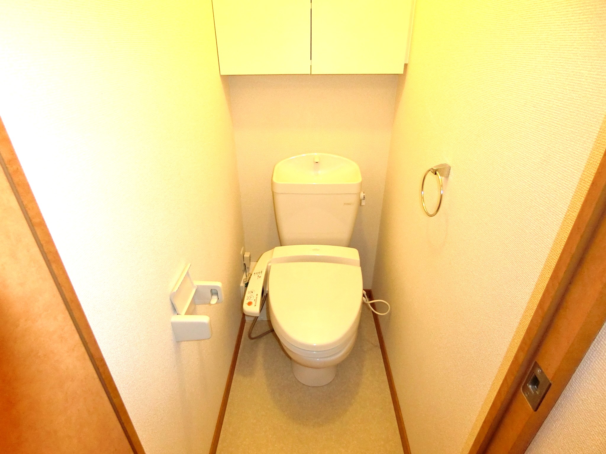 トイレ　トイレ収納・温水洗浄機付のトイレです☆