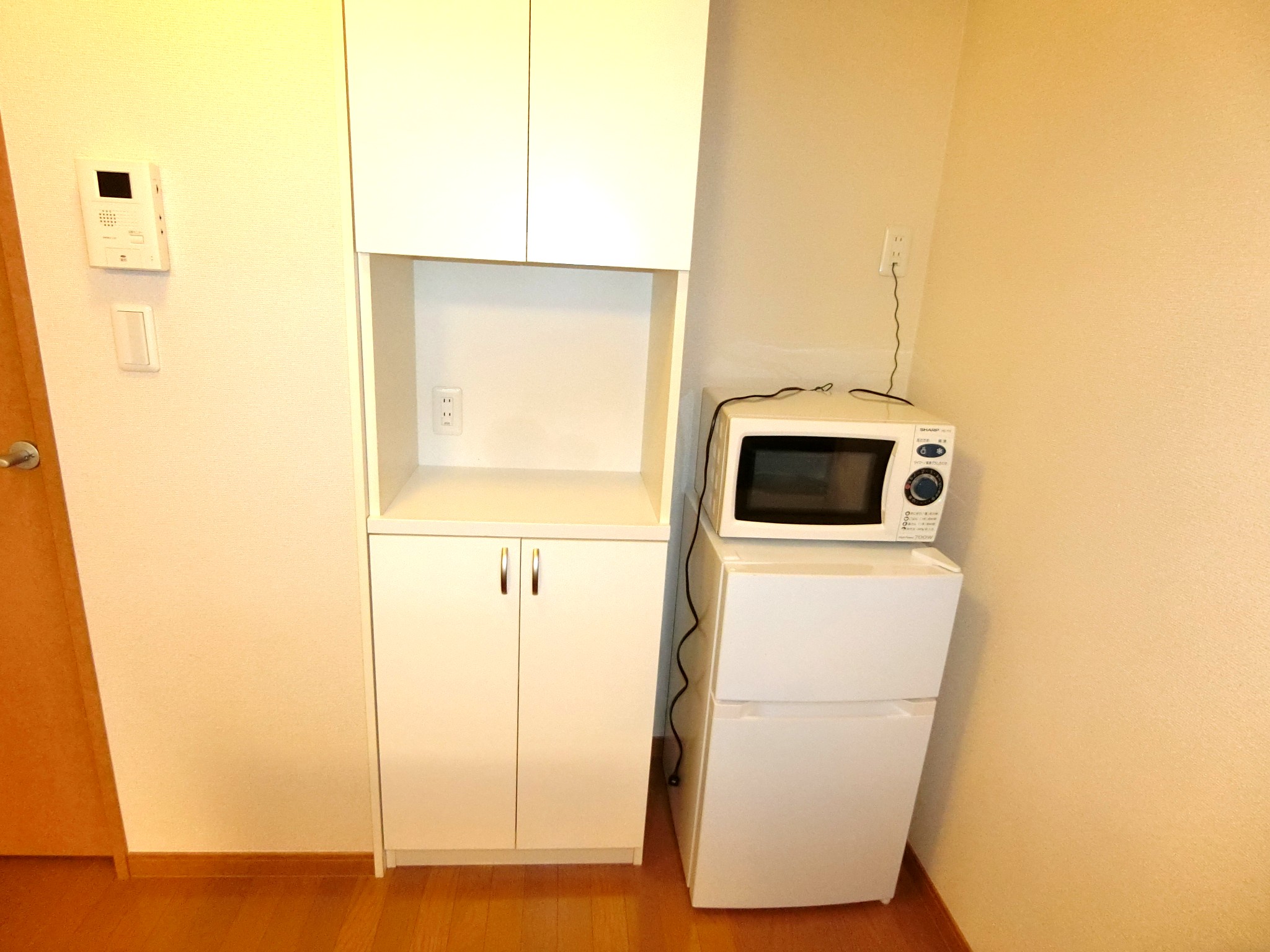 省エネ性能ラベル　キッチンに２ドア冷蔵庫・電子レンジを完備です☆