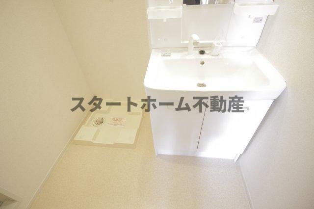 洗面設備　ゆったりとスペースのある洗面所